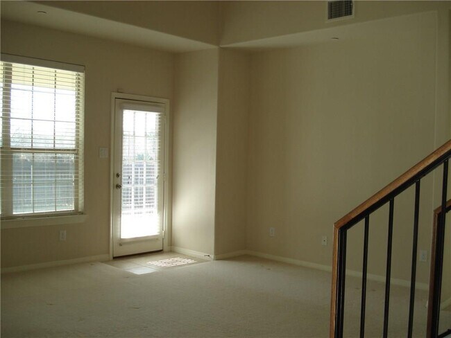 Building Photo - 3101 Davis Ln