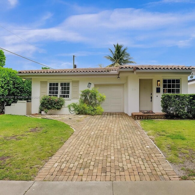 Photo - 1402 Urbino Ave House