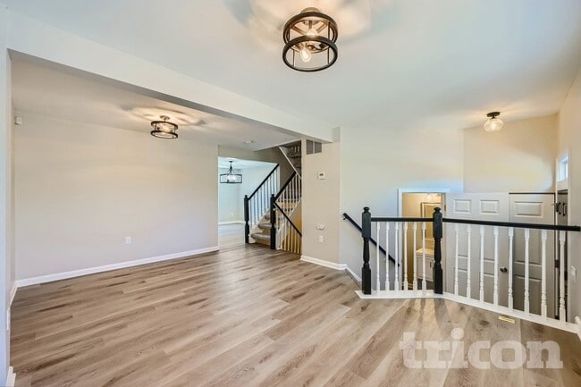 Foto del edificio - 719 Dayspring Dr