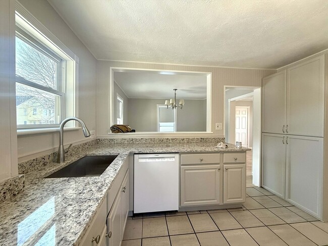 Building Photo - 141 Alexander Ave