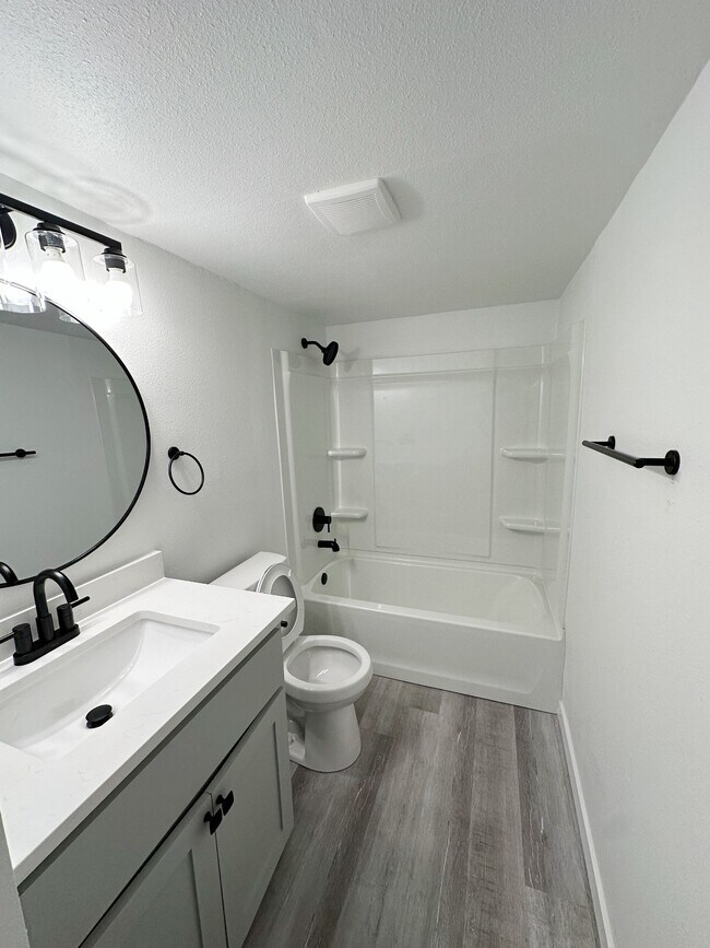 685 N Leverett Ave Unit 2, Fayetteville, AR 72701 Apartment for Rent