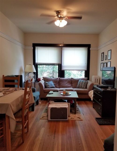 Building Photo - 1447 W Cornelia Ave