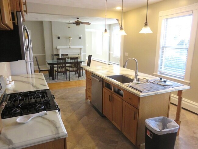 Building Photo - 17 Liberty St