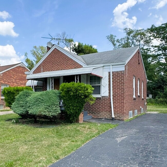 Building Photo - 18286 Oakfield Ave