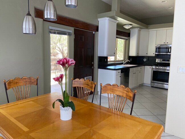Foto del edificio - 1075 W Emerald Dr