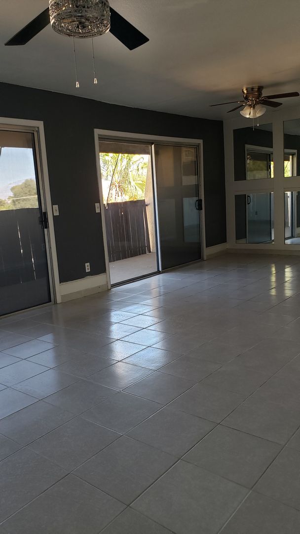 Foto del edificio - 1620 N Wilmot Rd