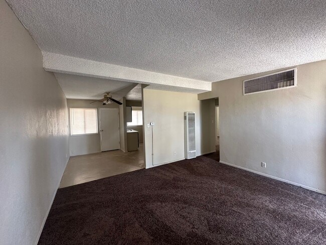 Foto del edificio - Modern 2-Bedroom Apartment with Garage – Convenient Living!