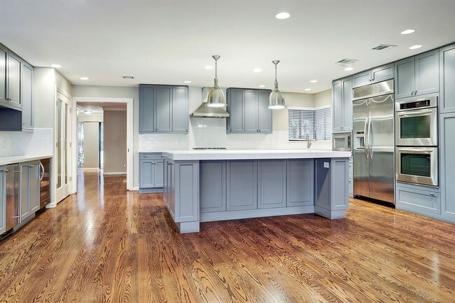 Foto del edificio - 8826 Chatsworth Dr