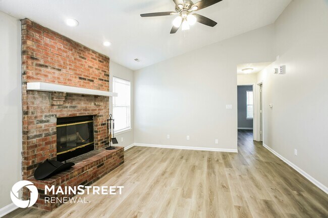 Foto del edificio - 2839 Hazelview Ln