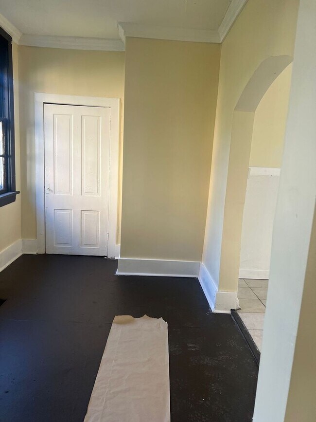 Building Photo - 3 bedroom house