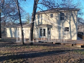 Building Photo - 144 Earllbrook Ln