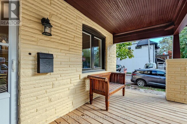 Photo du bâtiment - 165 Wineva Ave