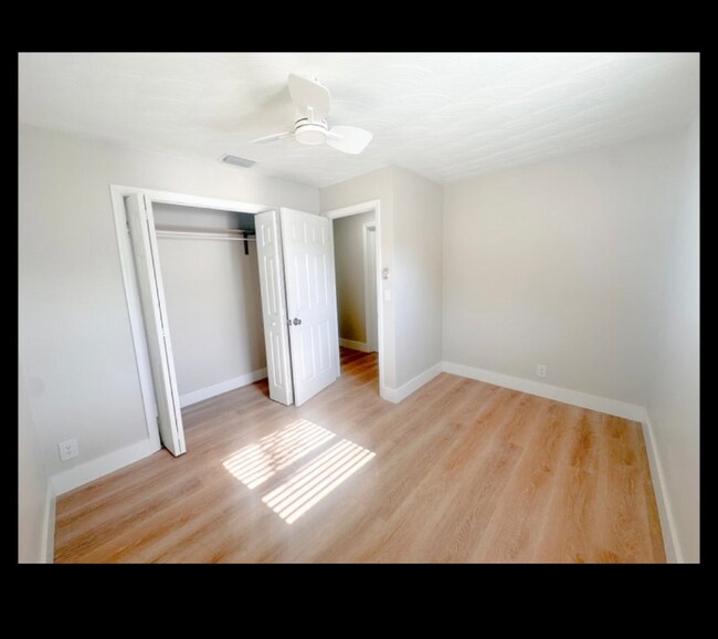 Foto del edificio - 702 NW 18th St