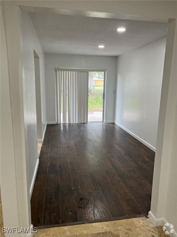 Building Photo - 806 Gardenside Ct
