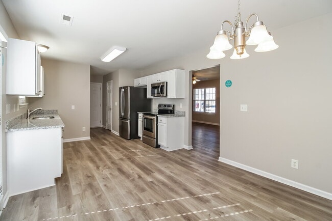 Foto del edificio - 1220 Maple Ridge Dr