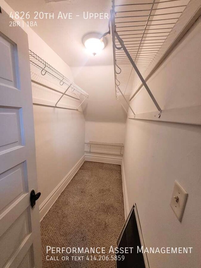 Building Photo - Comfortable 2-Bedroom Unit in a Desirable ...