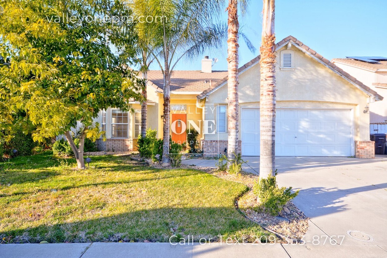 Foto principal - Charming 4 bedroom, 2 bath home in Desirab...