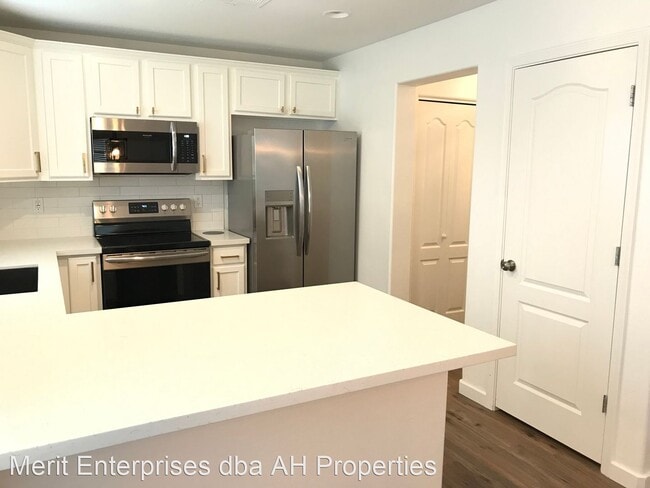 Building Photo - 3 br, 2.5 bath House - 2548 E MEGAN ST