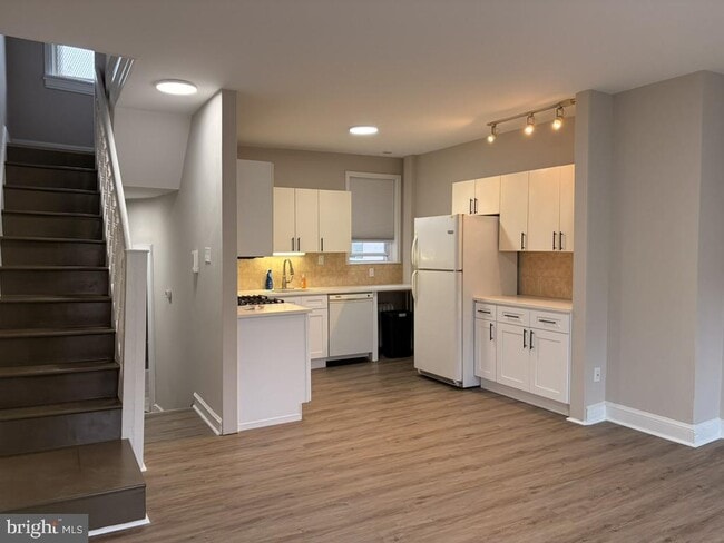 Building Photo - 2917 W Girard Ave