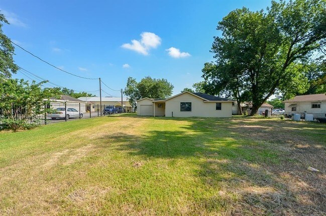Building Photo - 7801 Almeda Genoa Rd
