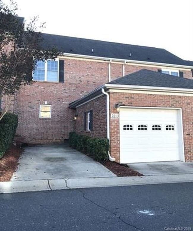 Building Photo - 7013 Elm Hill Ct
