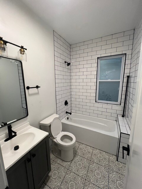 baño completamente remodelado - 2836 W 40th St