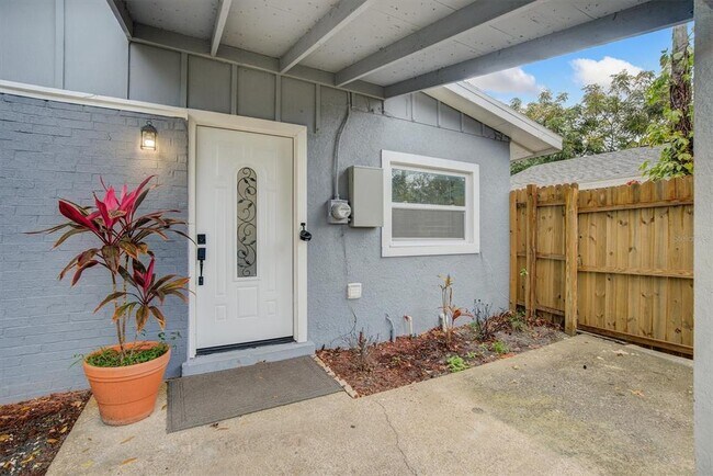 Building Photo - 403 Palm Springs Dr