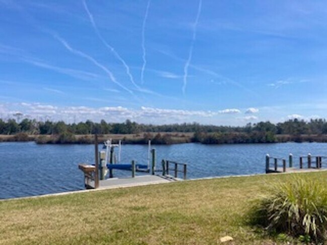 Building Photo - Waterfront condo with community pool!