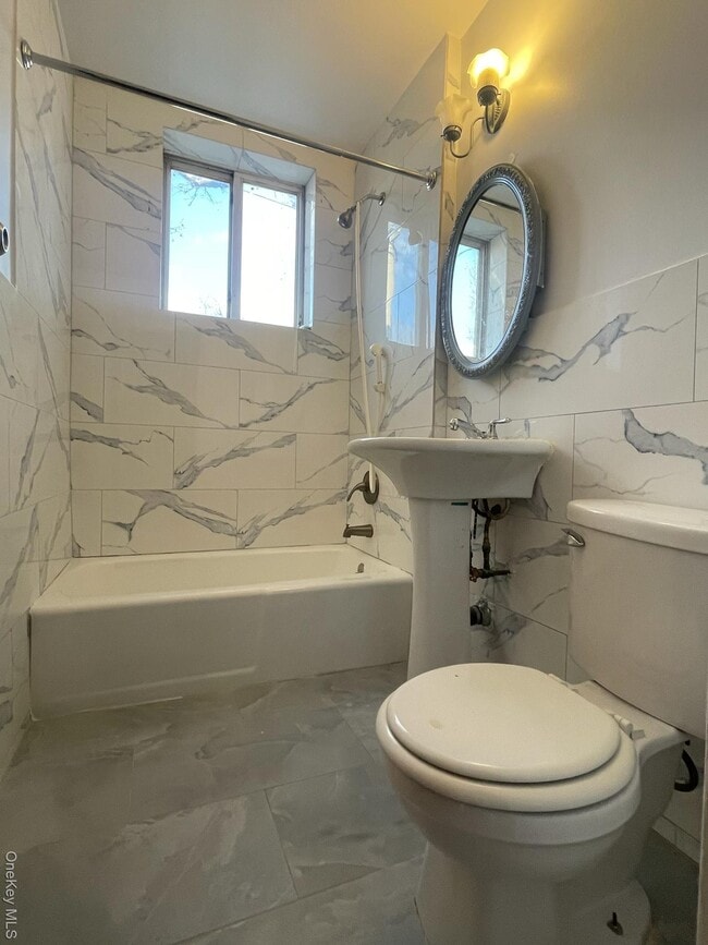 Building Photo - 660 Hemlock St