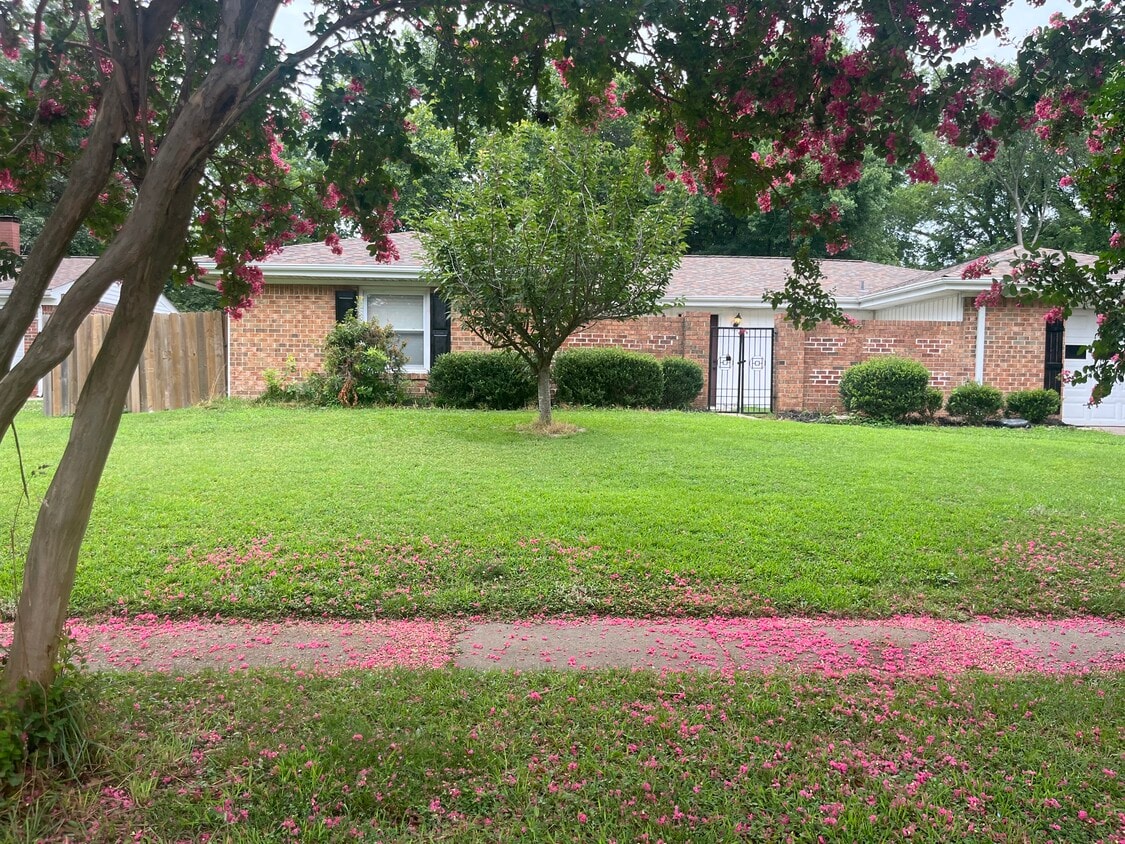 Building Photo - 4840 Brandywine Dr