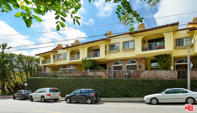 Foto del edificio - 2311 Roscomare Rd