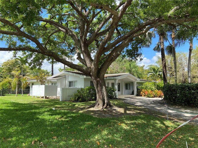 Foto del edificio - 9840 SW 69th Ave