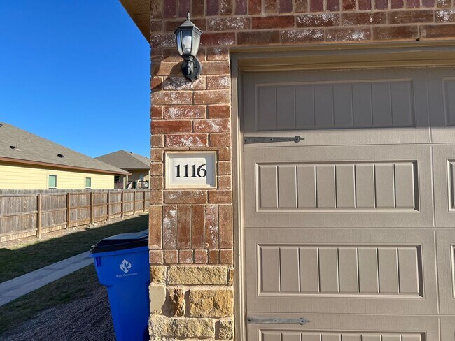 Foto del edificio - Luxury 3/2 Duplex in Seguin, Texas!