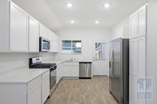 Building Photo - 306 Constanza Trl