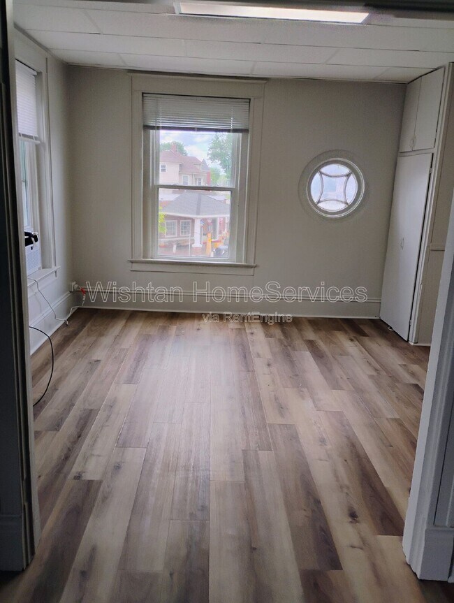 Foto del edificio - 591 Clark St