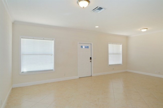 Foto del edificio - 1102 NW 8th St