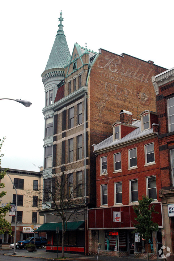 Building Photo - Samler Building