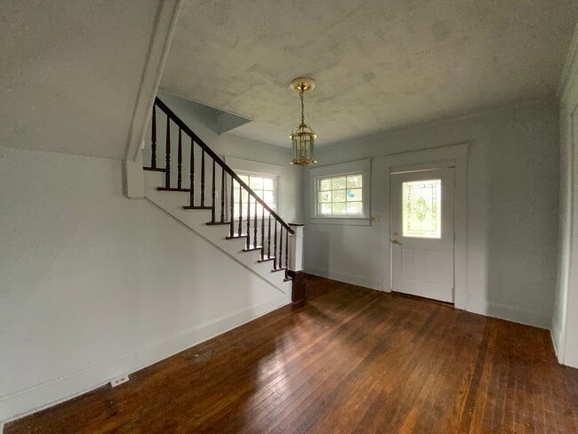 Building Photo - 1207 N Walnut St