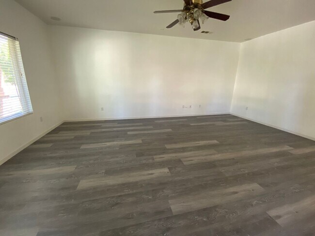 Foto del edificio - Cozy Home for rent in Visalia
