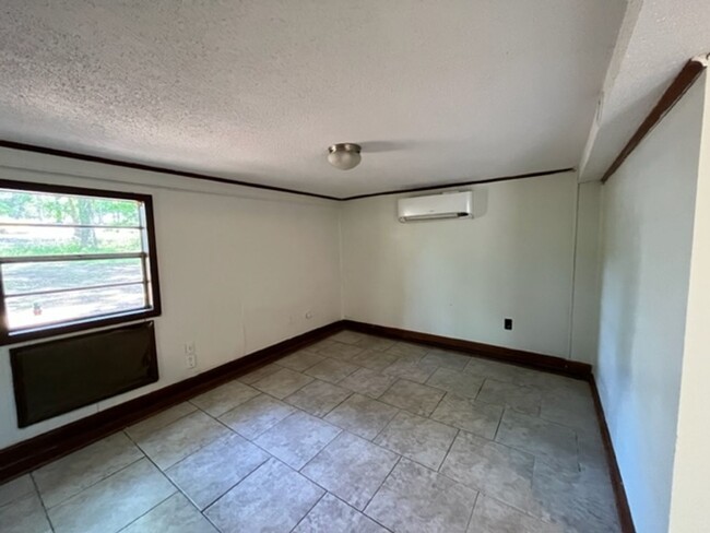 Building Photo - Renovated 1 Bedroom 1 Bath Loft for Rent!!