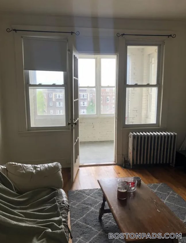 Primary Photo - 1626 Commonwealth Ave