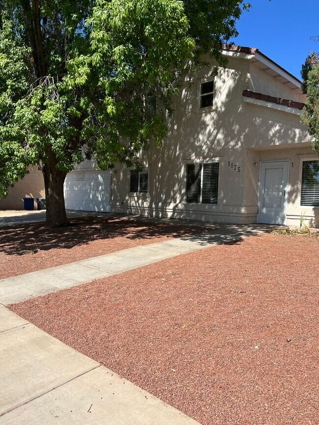 Foto del edificio - Nice 3 Bedroom, 2.5 bathroom townhome in S...