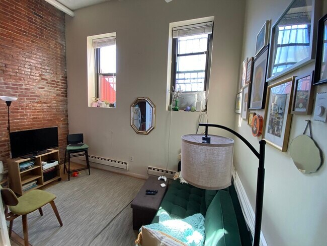 Foto del edificio - 413 Massachusetts Ave
