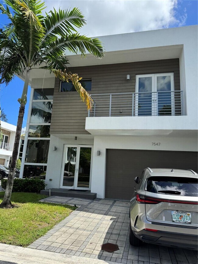 Foto del edificio - 7547 NW 98th Ave