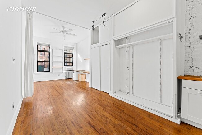 Foto del edificio - 186 E 2nd St