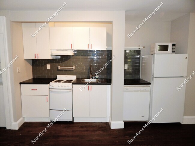 Building Photo - 522 Morgan St NE
