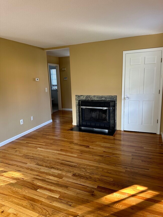 2 Julia Ct Unit 2, East Windsor, CT 06016 Condo for Rent in East