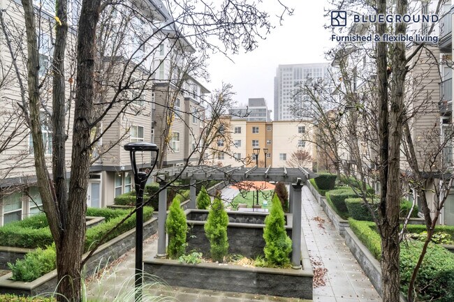 Foto del edificio - 11000 NE 10th St