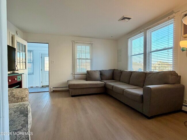 Foto del edificio - 546 E Bayview Ave