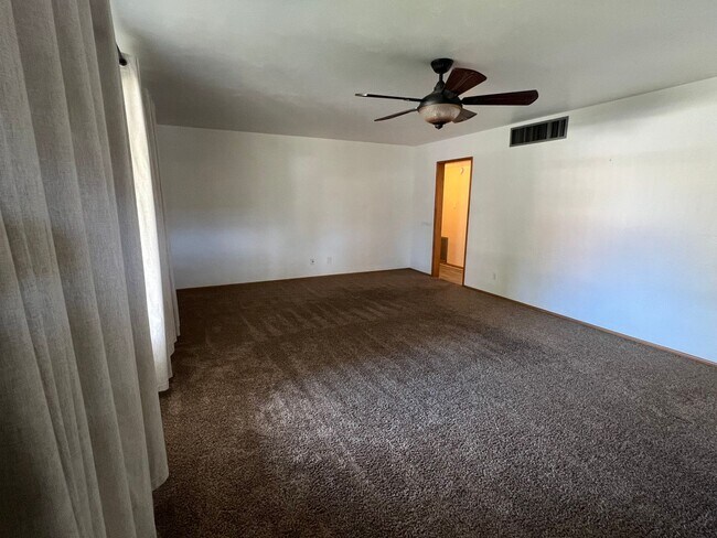 Building Photo - 3 br 2 ba Near Arcadia